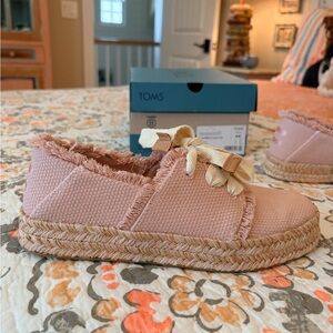 TOMS CAROLINA LACE UP ESPADRILLE PALE ROSE WOVEN/FRAY SHOES WOMEN’S SIZE 6.5